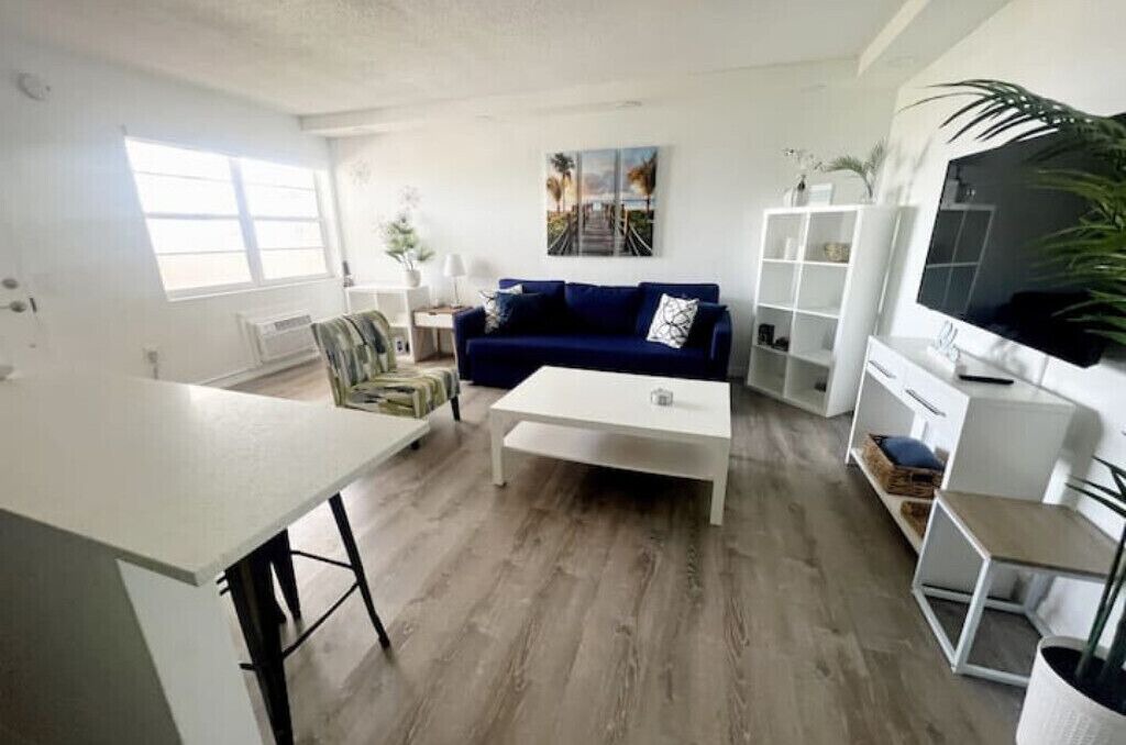 Photo of Livingroom in North Bay Village