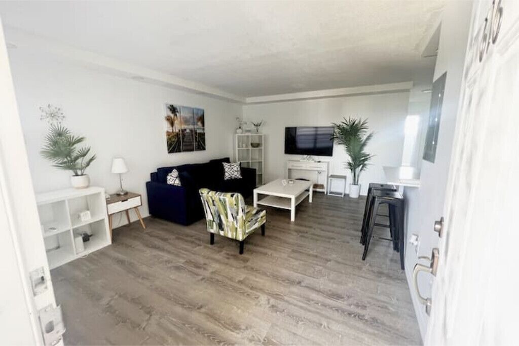 Photo of Livingroom in North Bay Village