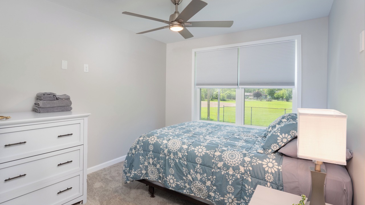 Photo of Bedroom in Lake Erie Beach