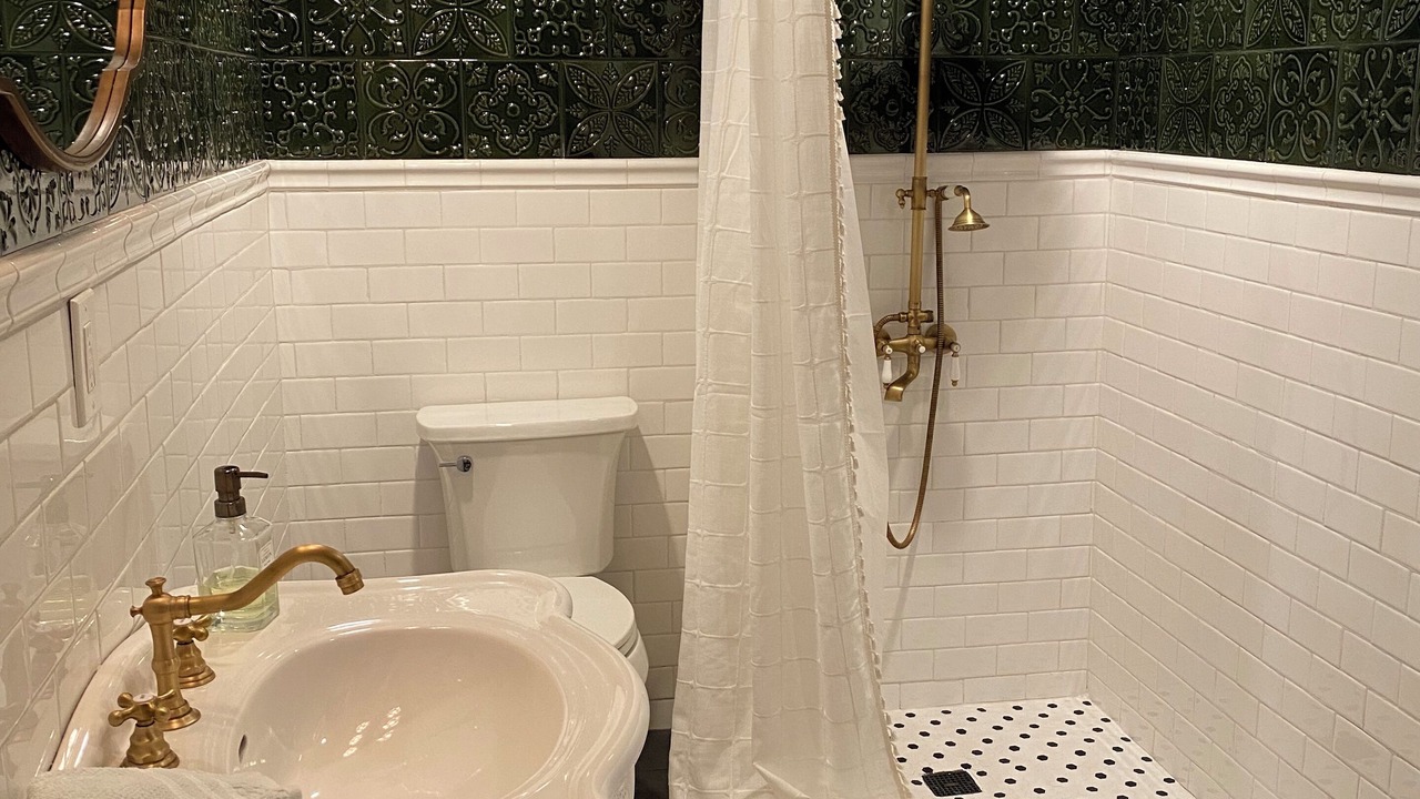 Photo of Bathroom in Green Valley Lake