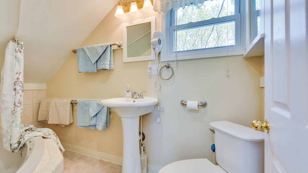 Photo of Bathroom in Lake View