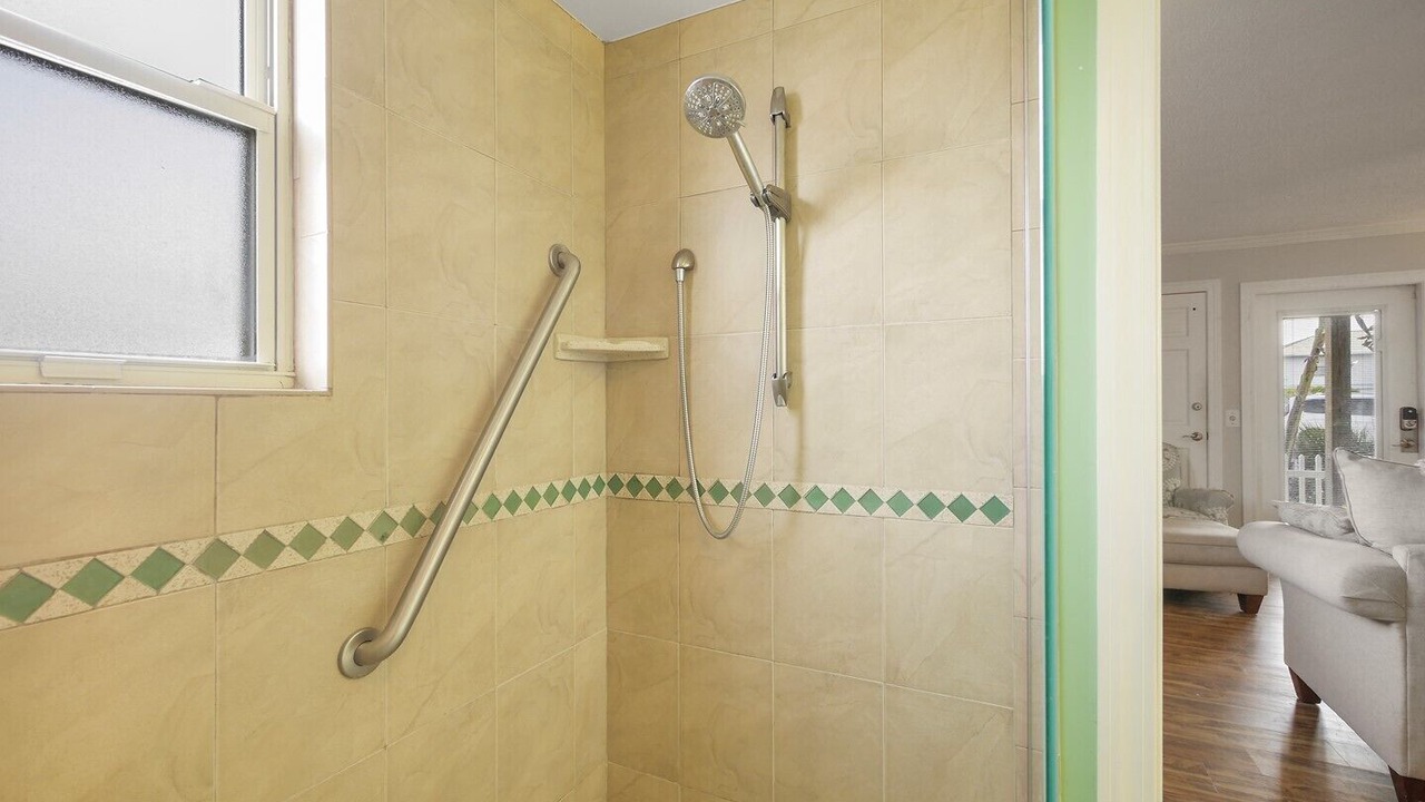 Photo of Bathroom in Surfcrest Village