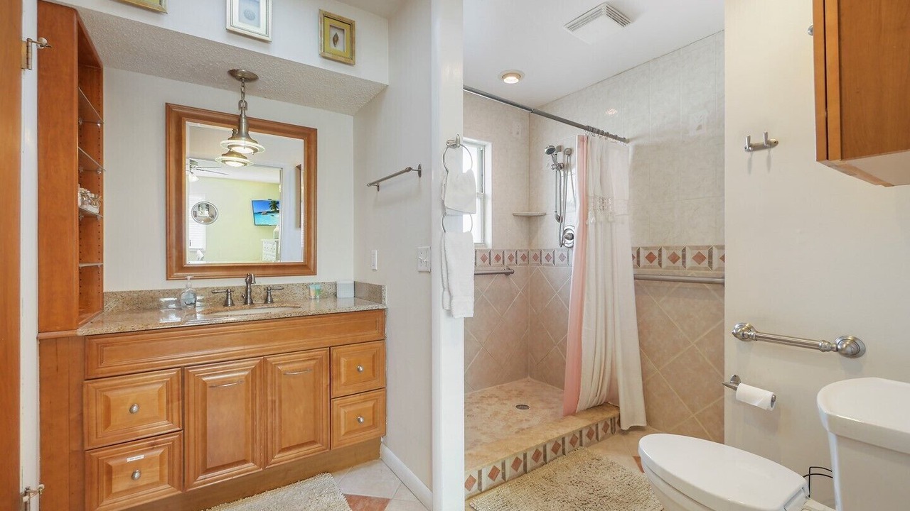 Photo of Bathroom in Surfcrest Village