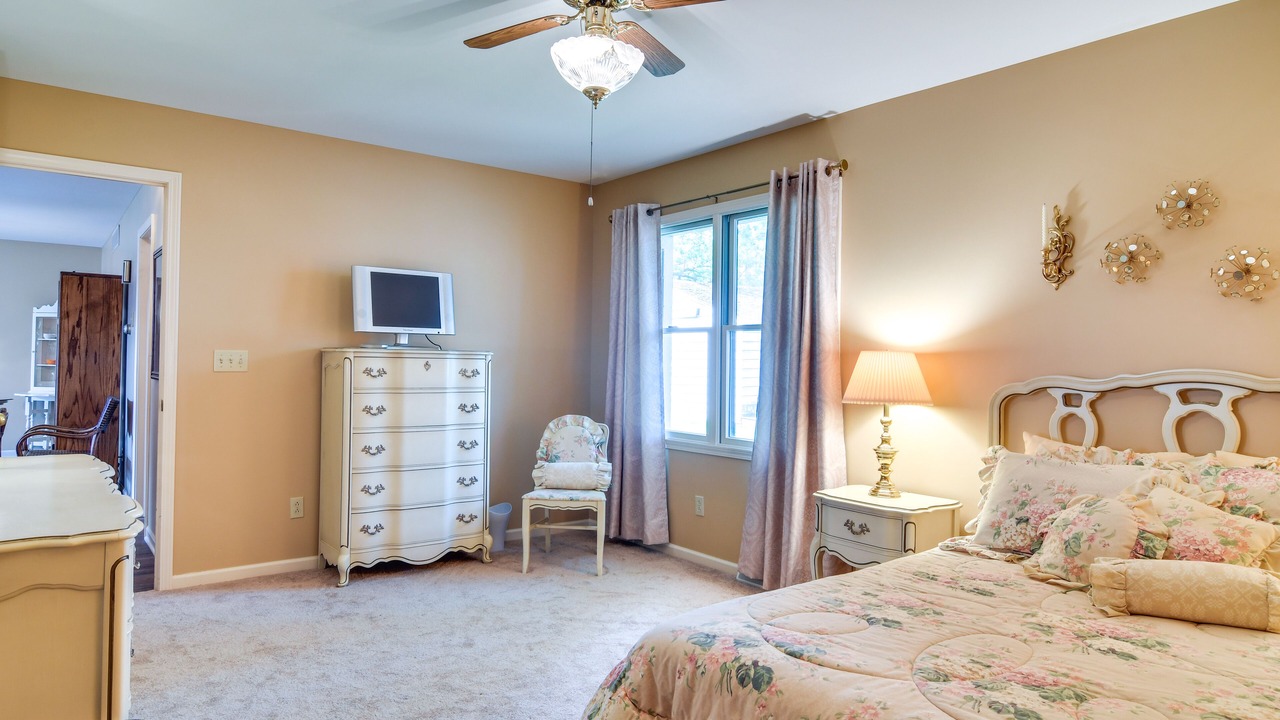 Photo of Bedroom in Tonawanda