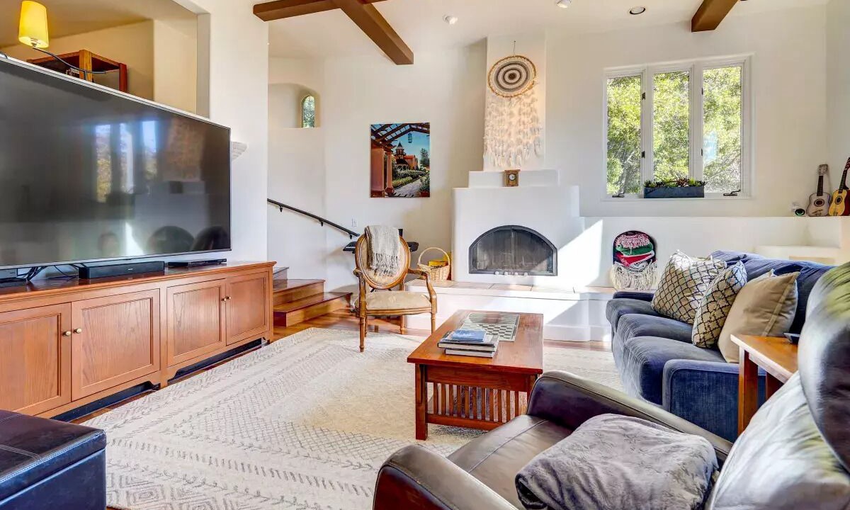 Photo of Livingroom in Upper Rockridge
