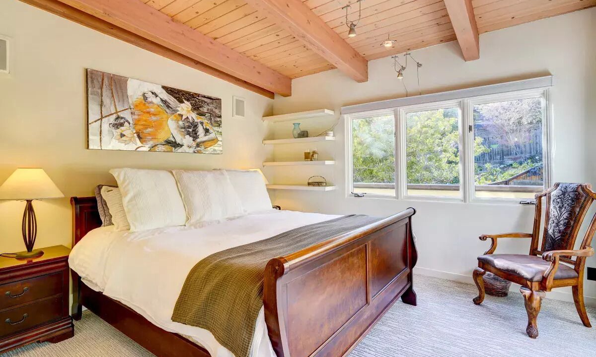 Photo of Bedroom in Upper Rockridge