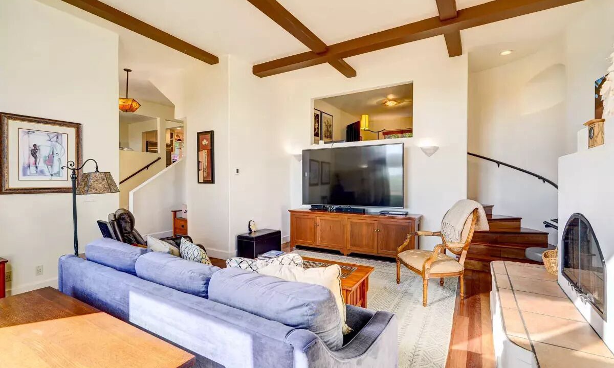 Photo of Livingroom in Upper Rockridge