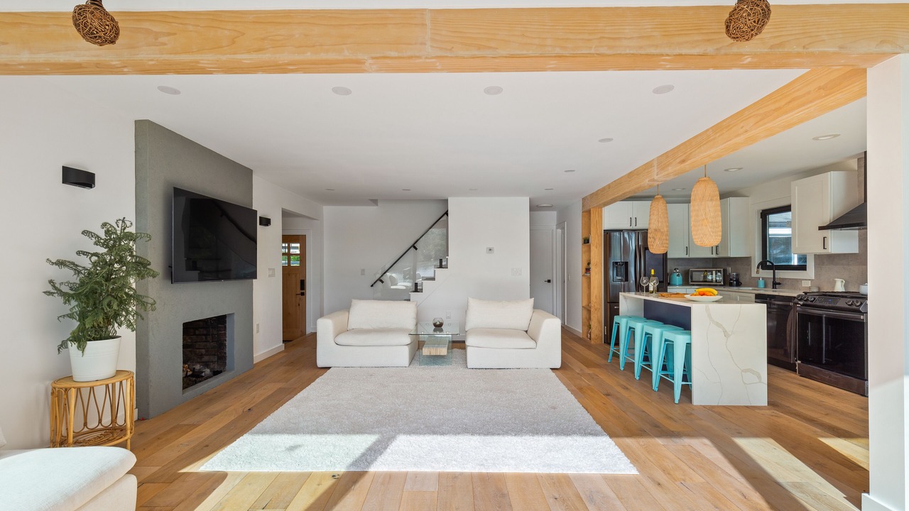 Photo of Livingroom in Oakland