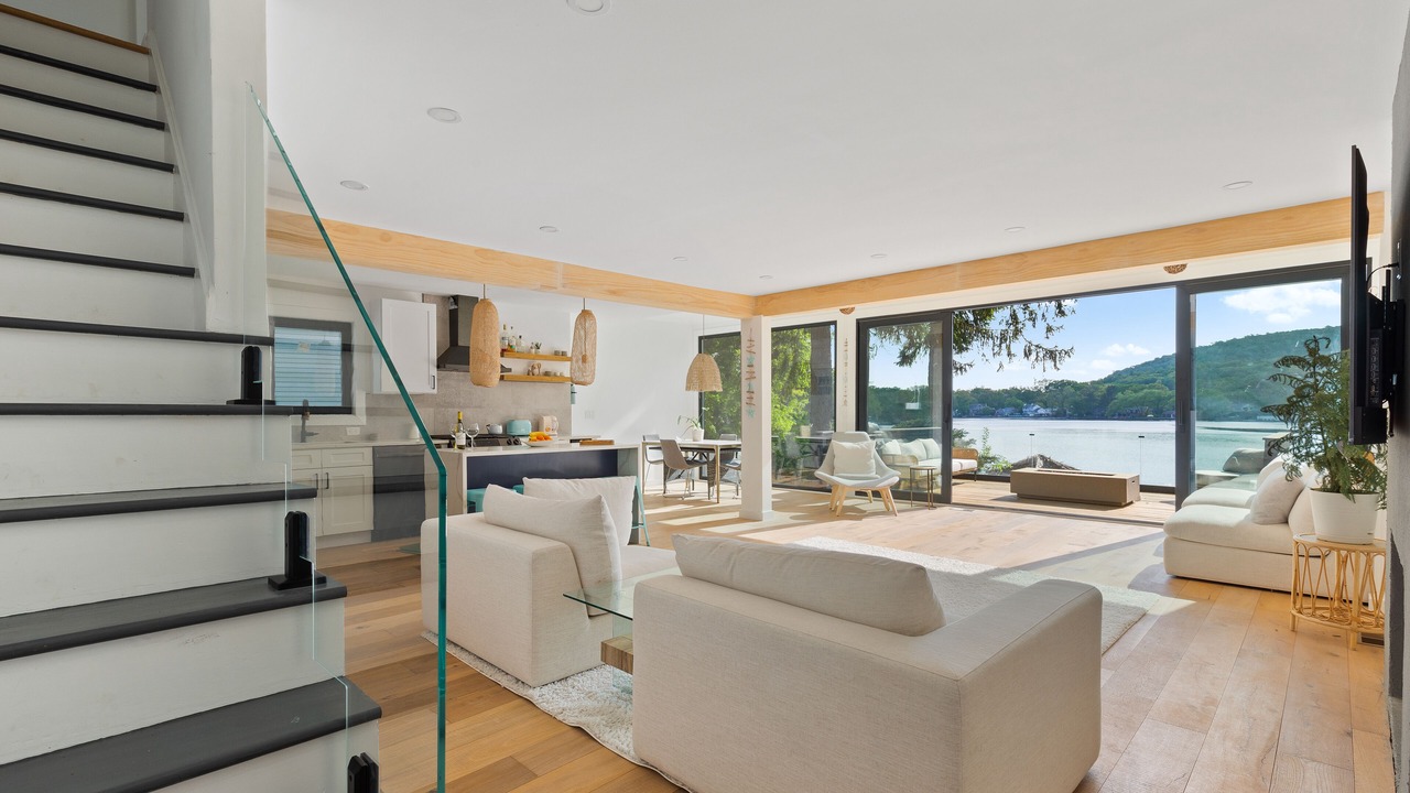 Photo of Livingroom in Oakland
