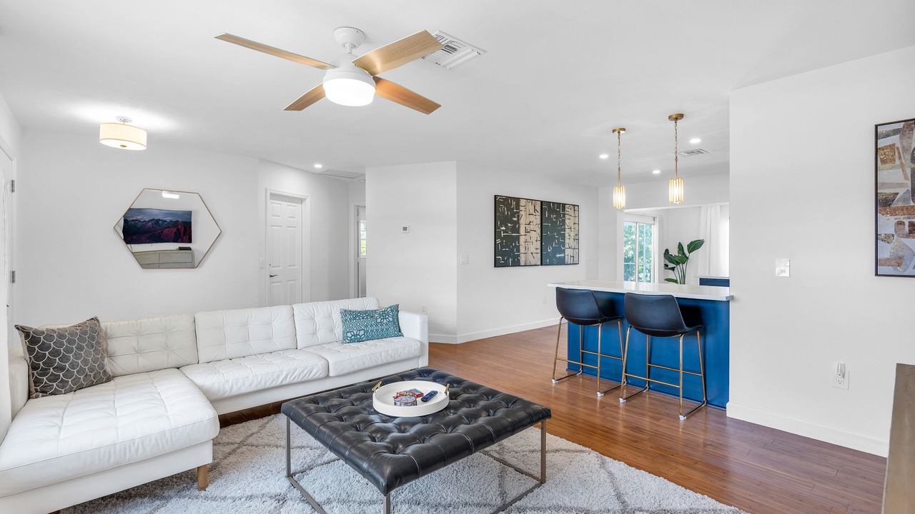 Photo of Livingroom in Willoughby Acres