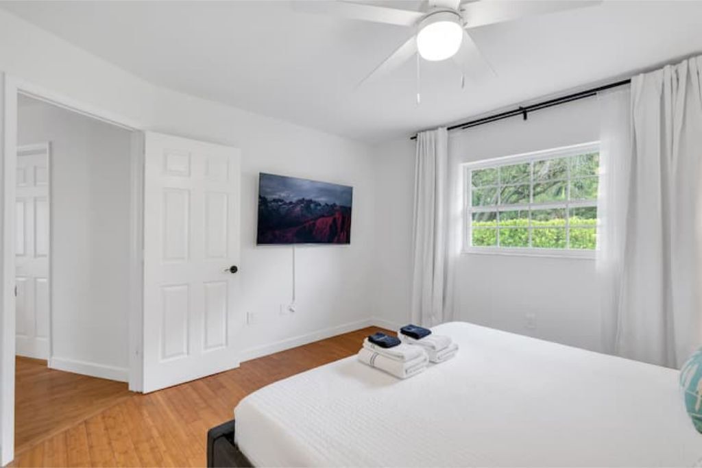 Photo of Bedroom in Willoughby Acres