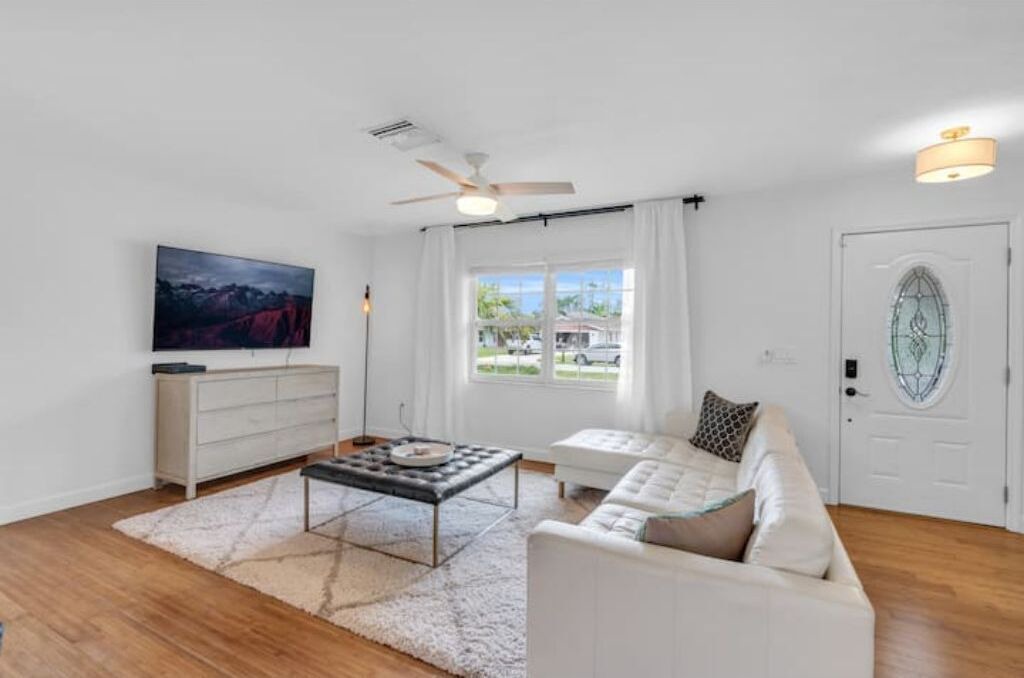 Photo of Livingroom in Willoughby Acres