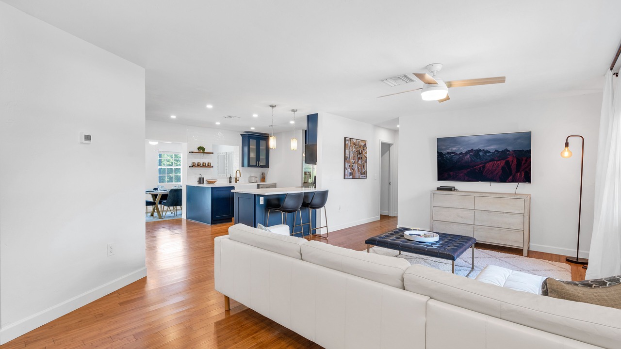 Photo of Livingroom in Willoughby Acres
