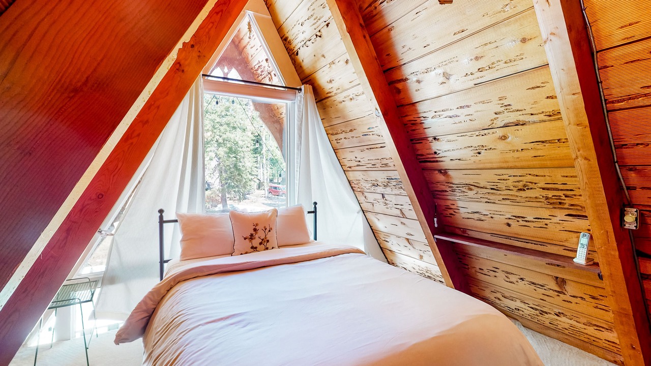 Photo of Bedroom in Tahoe Pines