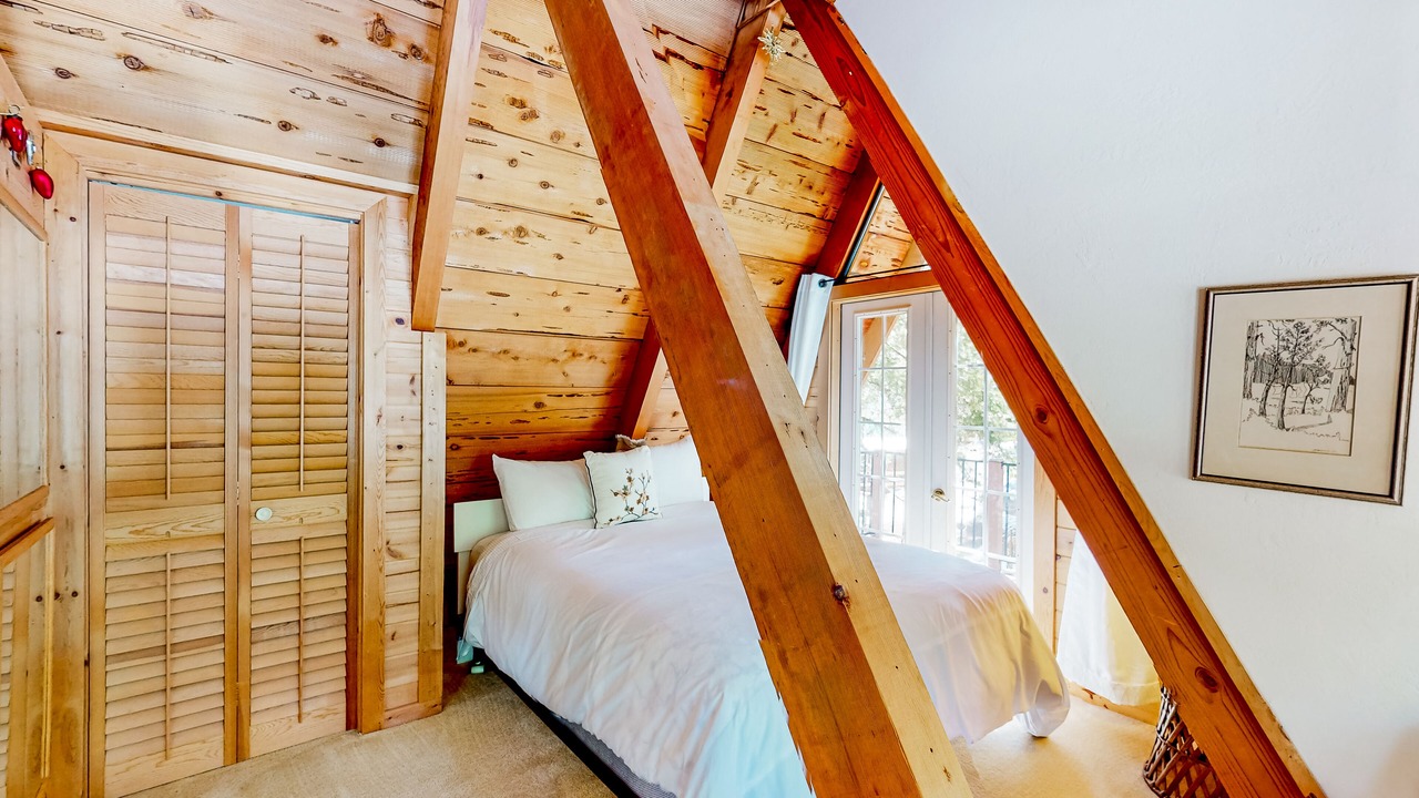 Photo of Bedroom in Tahoe Pines