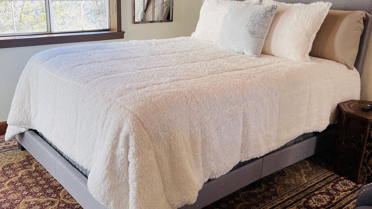 Photo of Bedroom in Running Springs