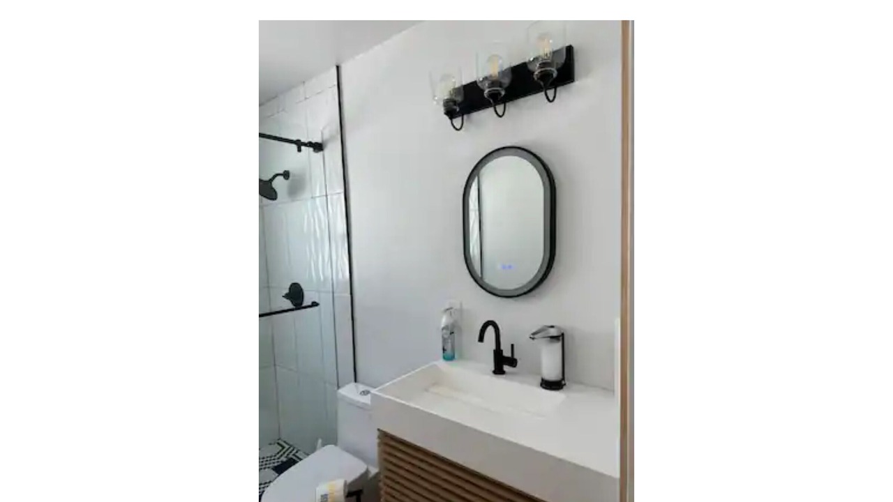 Photo of Bathroom in Ladera Heights