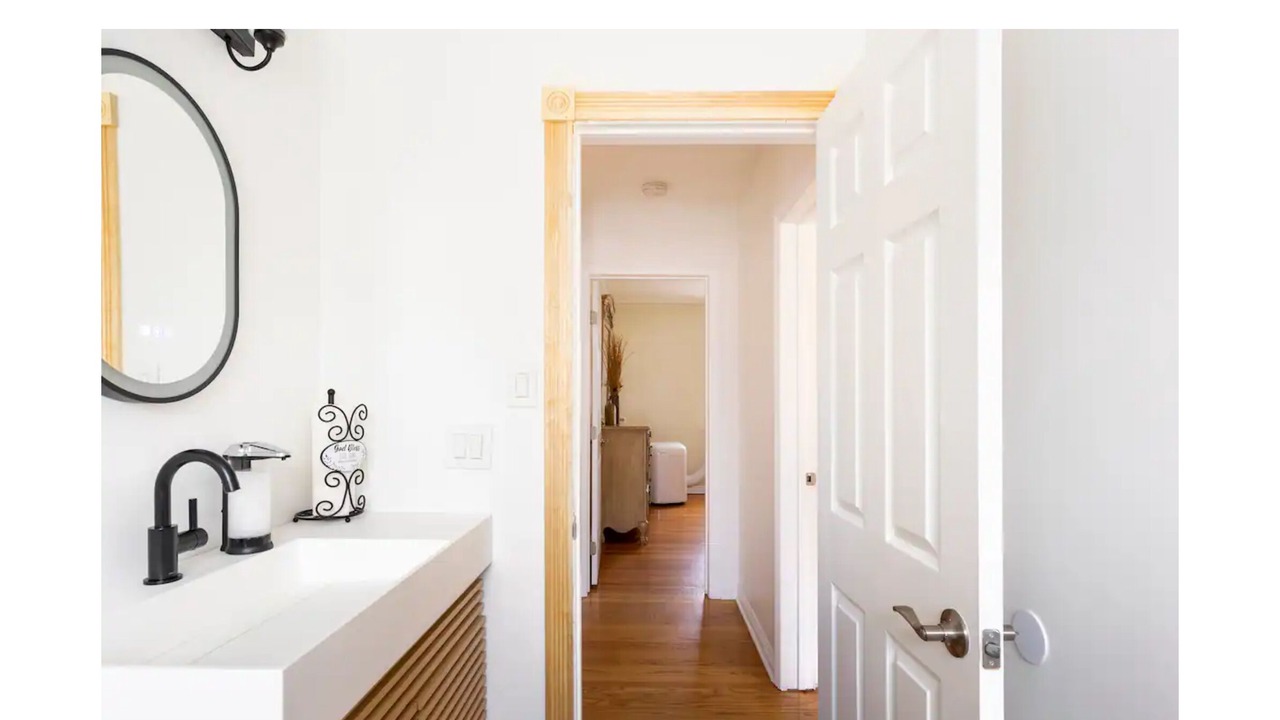 Photo of Bathroom in Ladera Heights