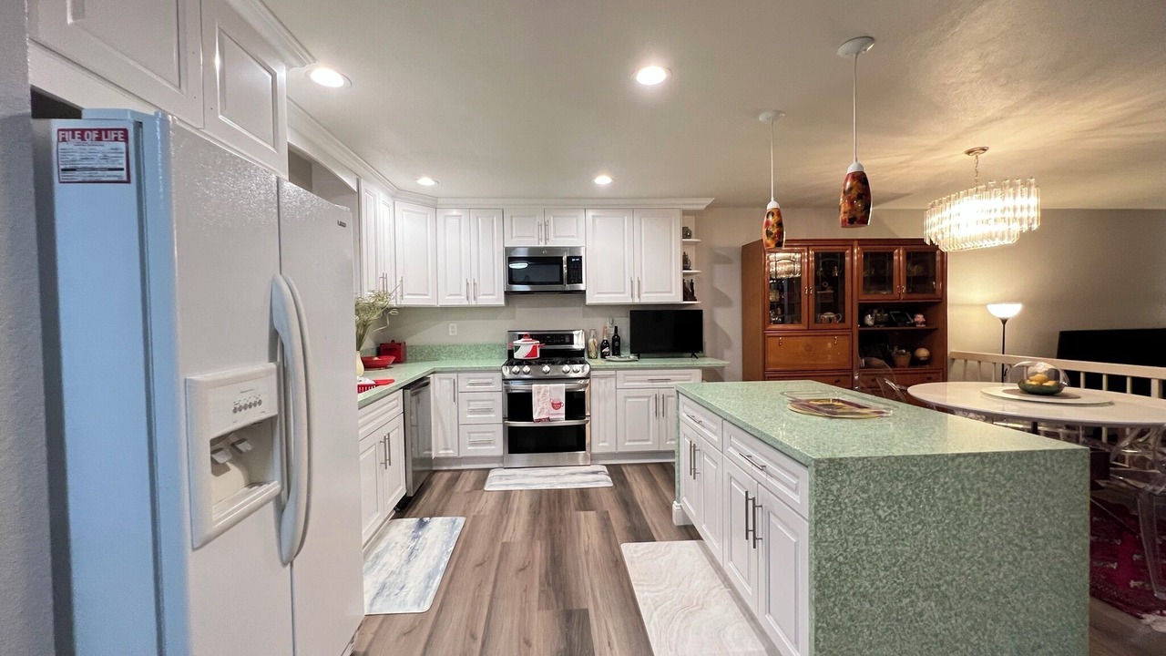 Photo of Kitchen in Warner Center