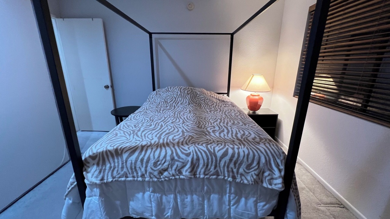 Photo of Bedroom in Warner Center