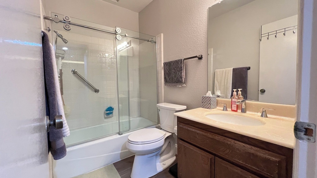 Photo of Bathroom in Warner Center