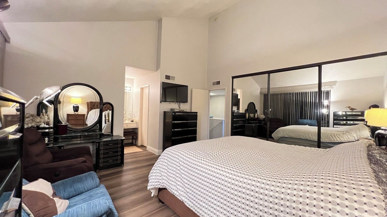 Photo of Bedroom in Warner Center