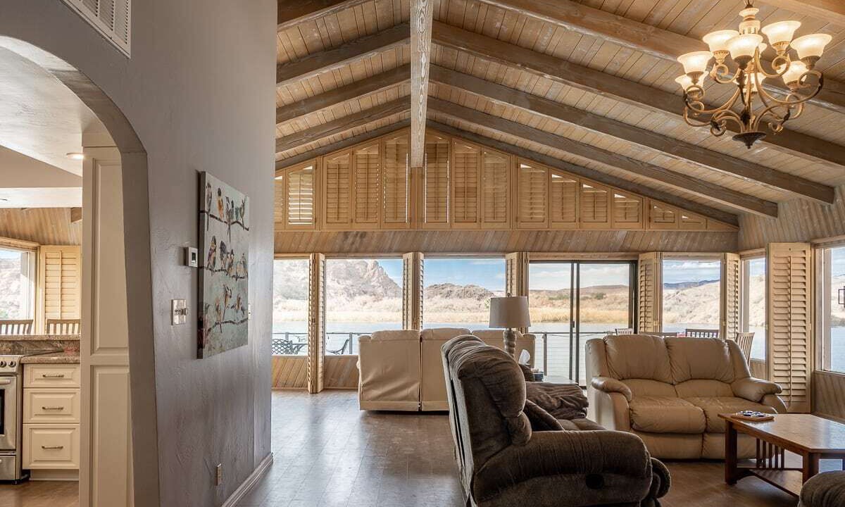 Photo of Livingroom in Earp