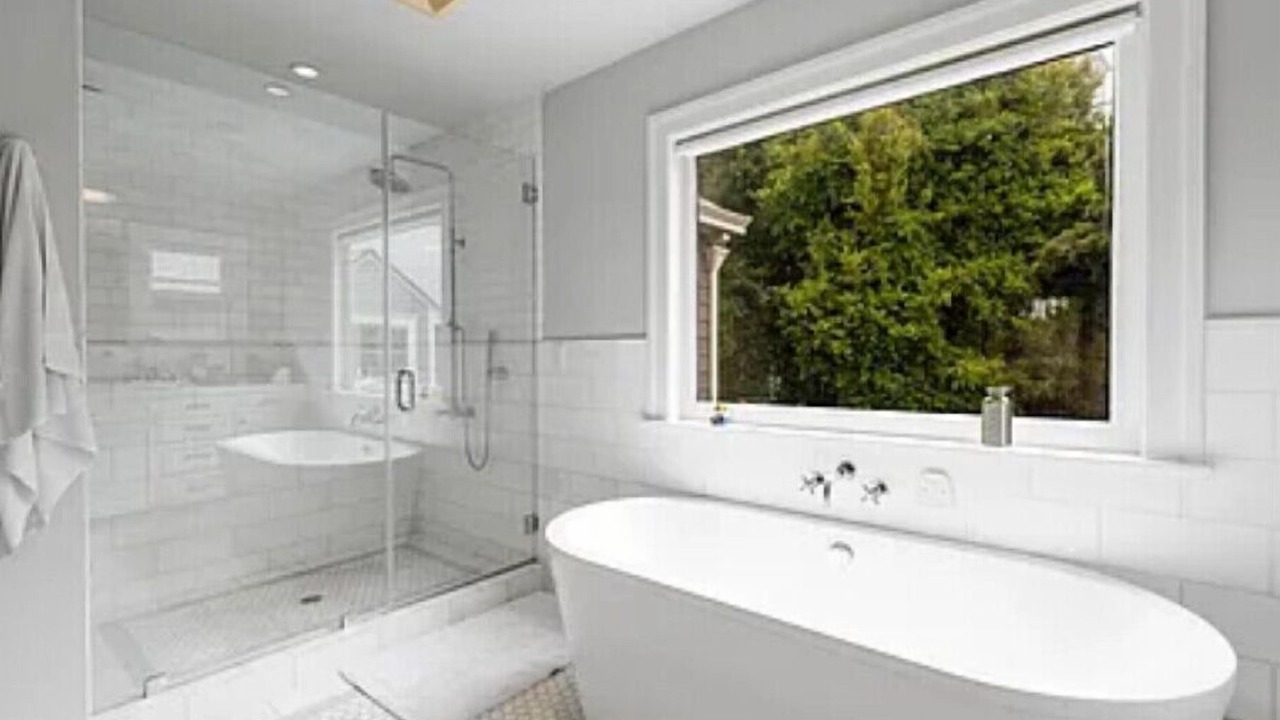 Photo of Bathroom in Greater Wilshire - Hancock Park
