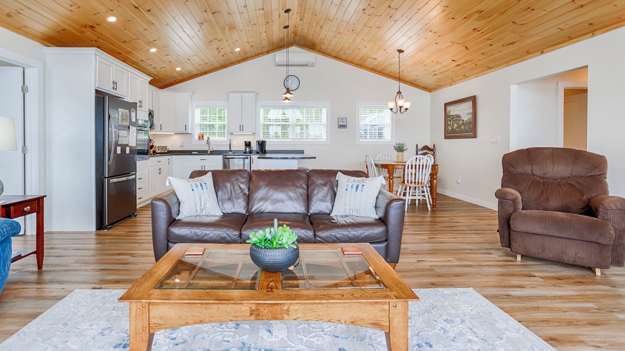 Photo of Livingroom in Town of Varick