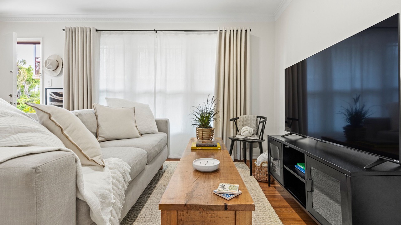 Photo of Livingroom in Hollywood Hills West