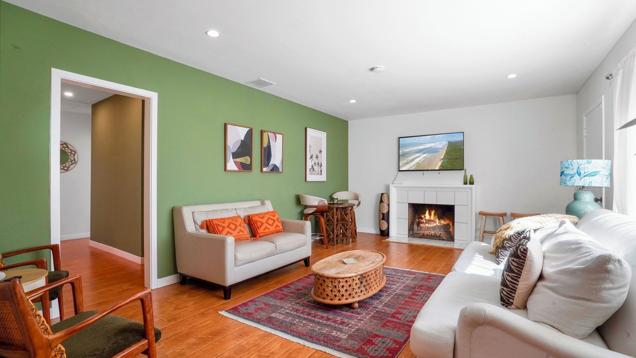 Photo of Livingroom in Woodland Hills