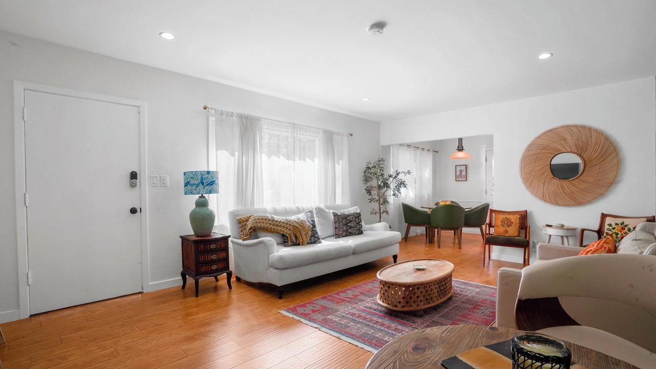 Photo of Livingroom in Woodland Hills
