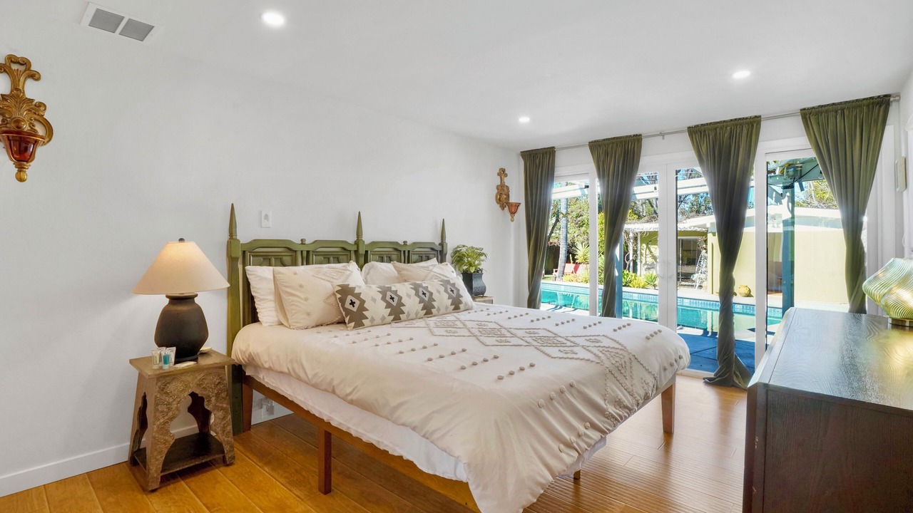 Photo of Bedroom in Woodland Hills
