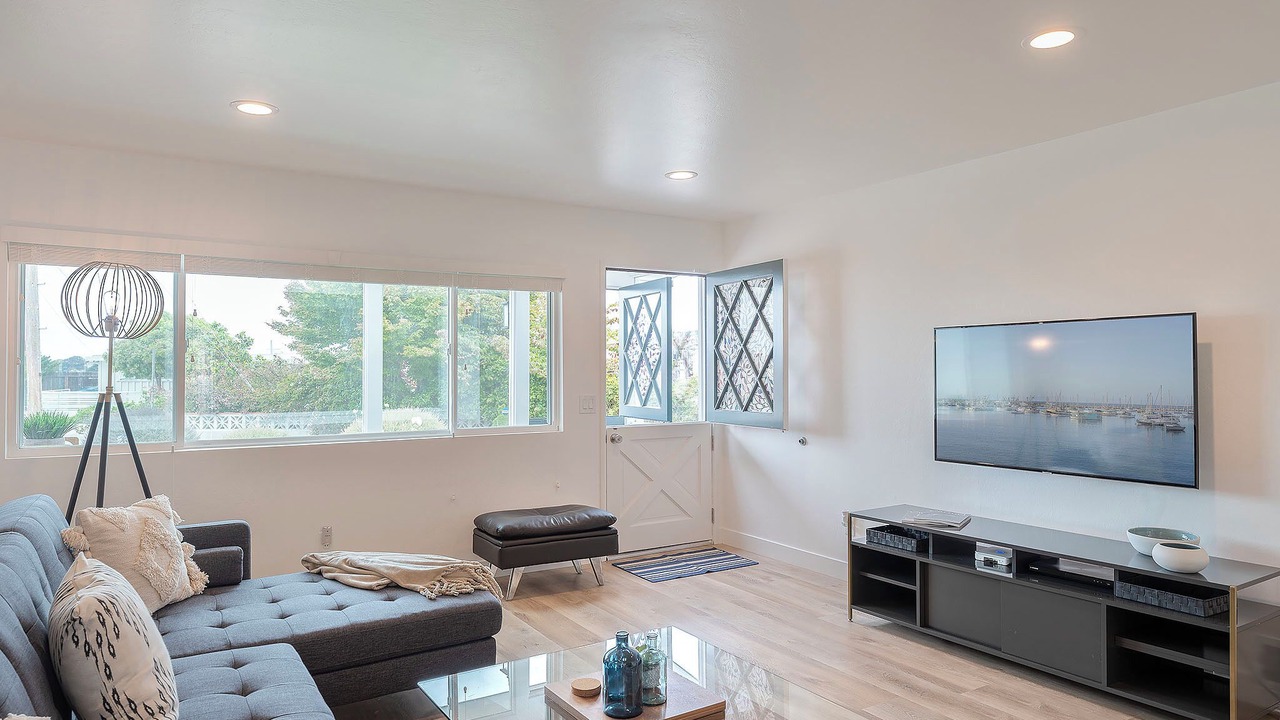 Photo of Bedroom in Del Rey Oaks