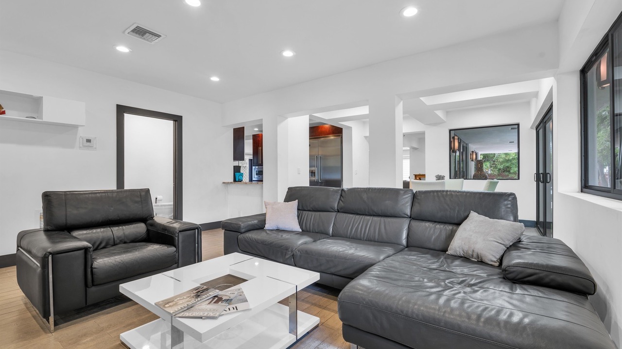 Photo of Livingroom in Lauderdale Beach