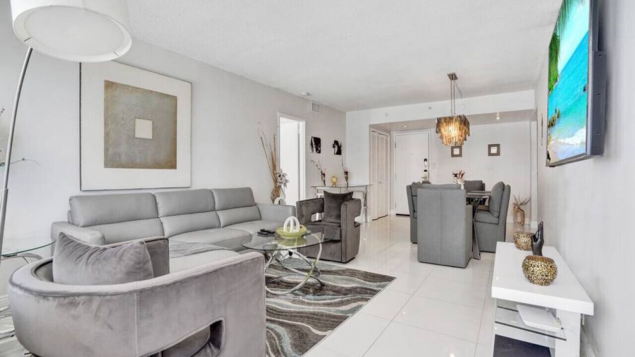Photo of Livingroom in Mid Beach