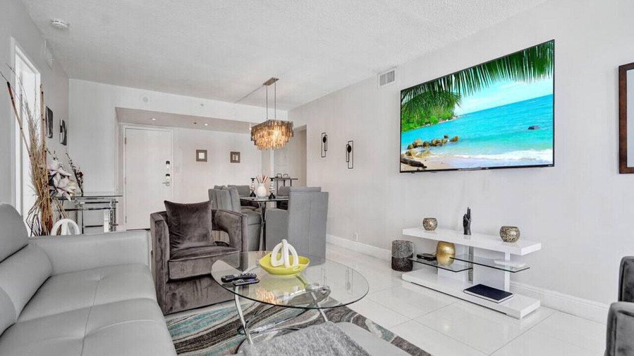 Photo of Livingroom in Mid Beach
