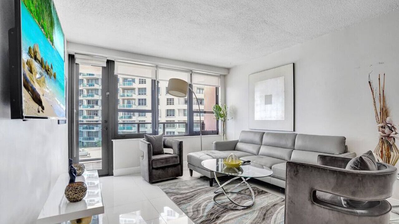 Photo of Livingroom in Mid Beach