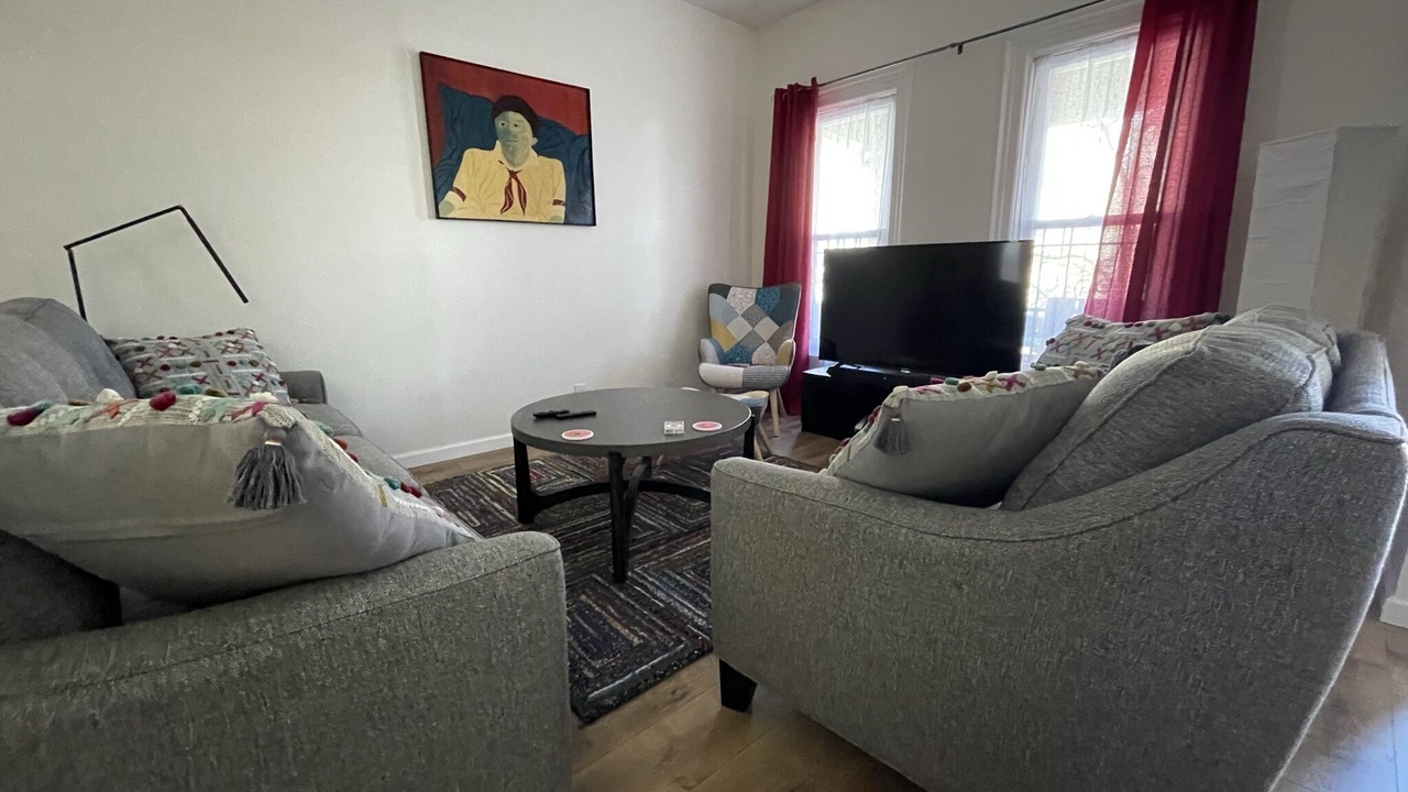 Photo of Livingroom in Front Park
