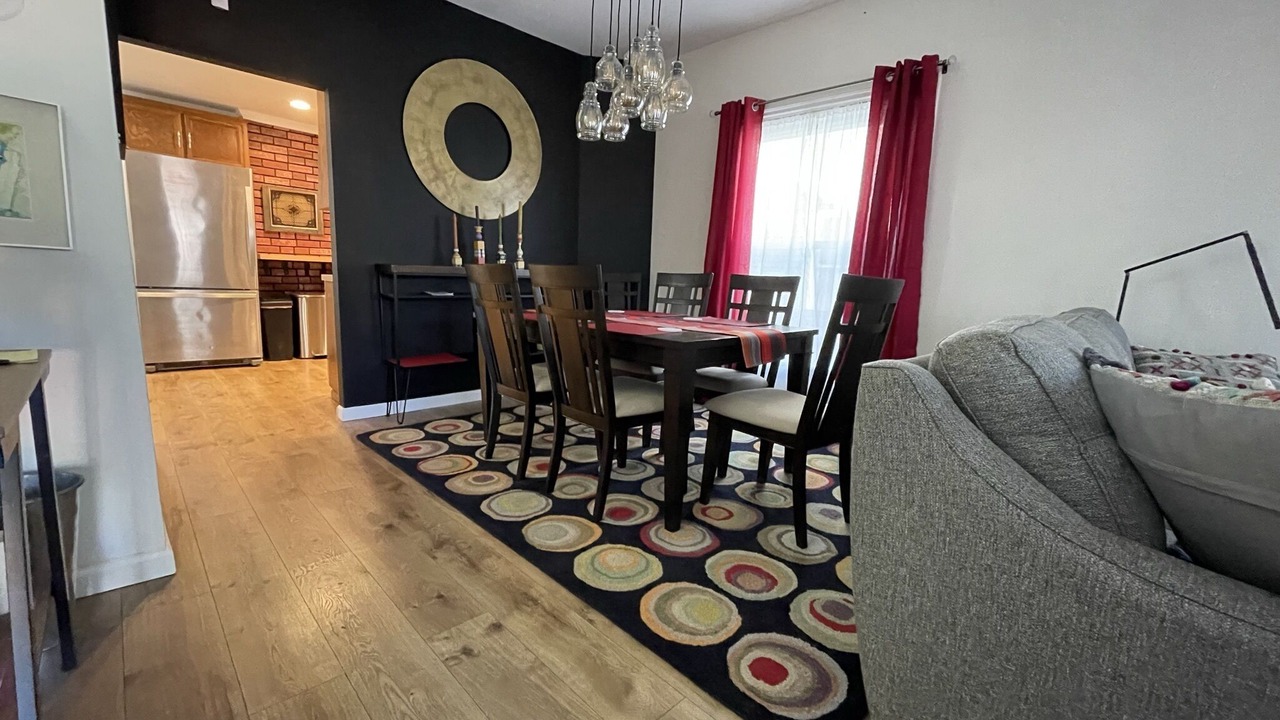 Photo of Livingroom in Front Park