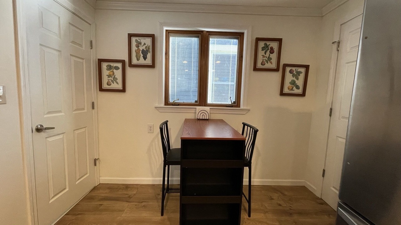 Photo of Bedroom in Front Park