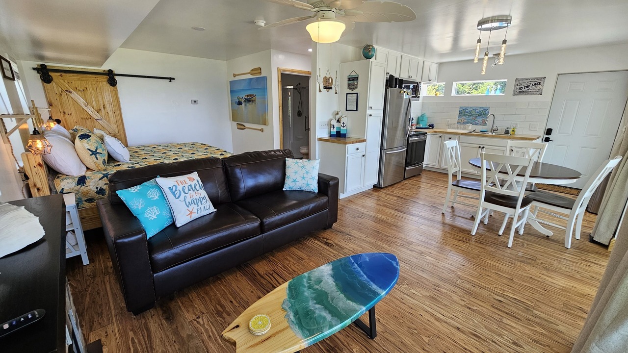 Photo of Livingroom in Madison Beach
