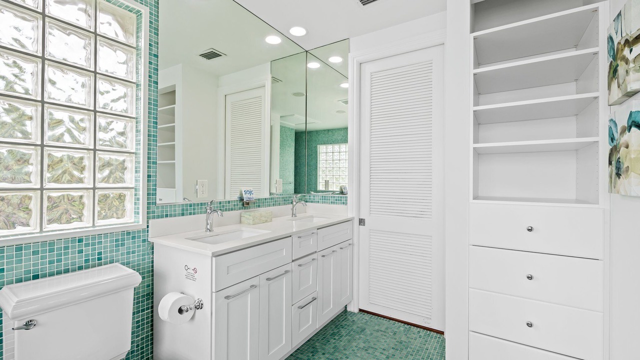 Photo of Bathroom in Victoria Park