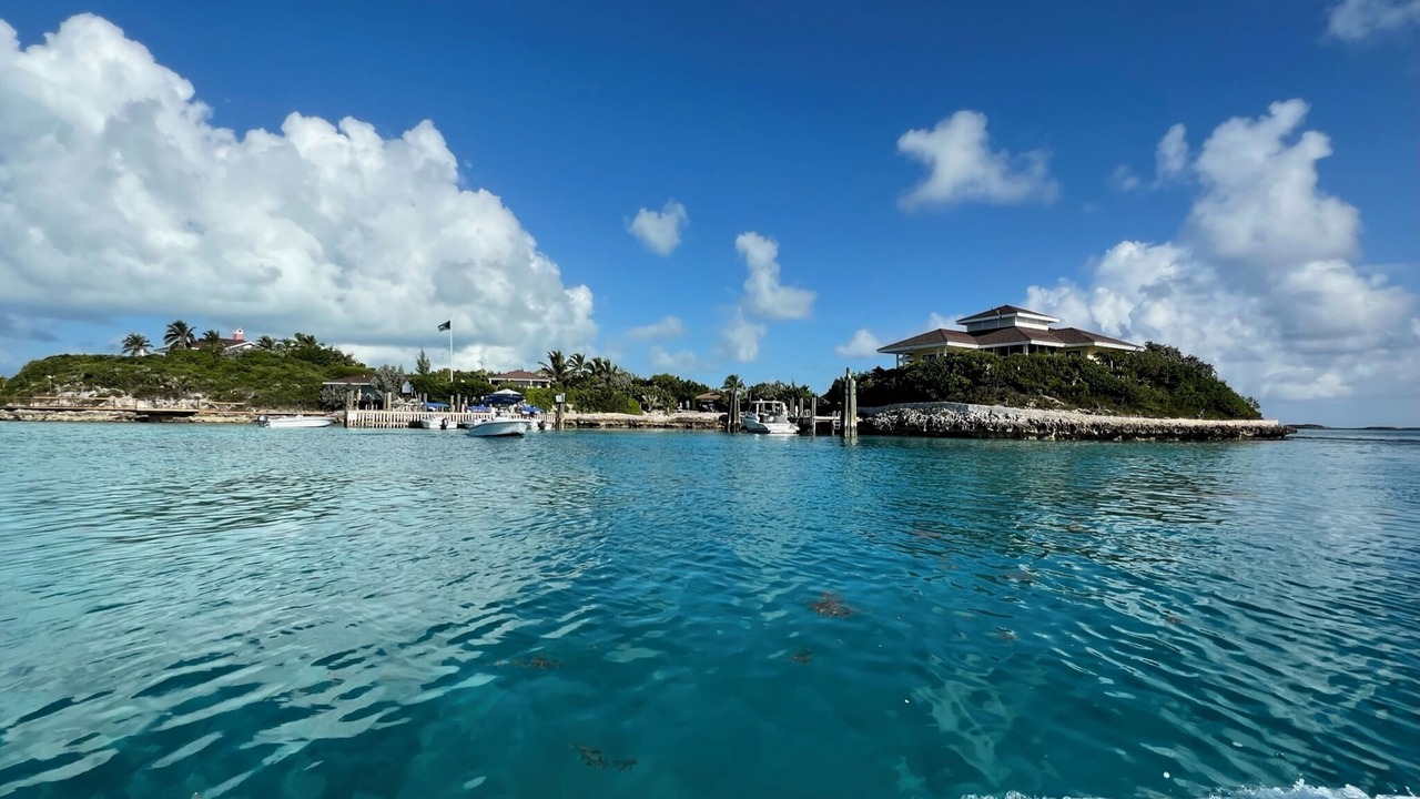 Photo of Others in Paradise Island