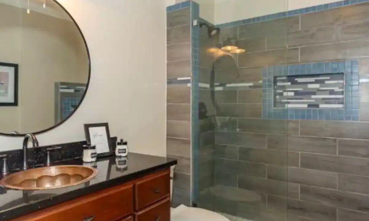 Photo of Bathroom in Titus