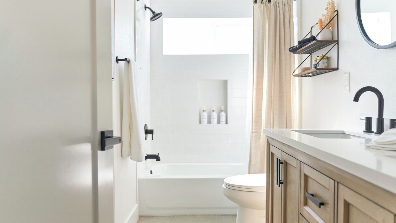 Photo of Bathroom in Thousand Oaks