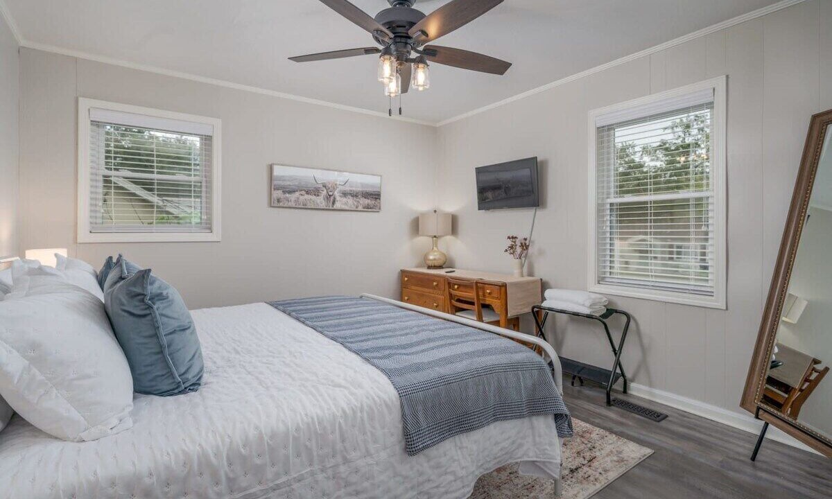 Photo of Bedroom in Northport