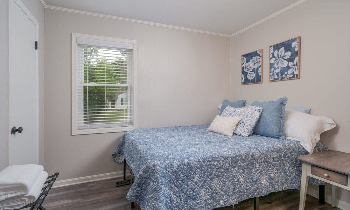 Photo of Bedroom in Northport