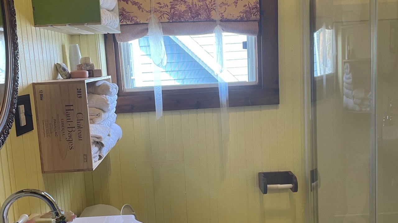 Photo of Bathroom in Sennett