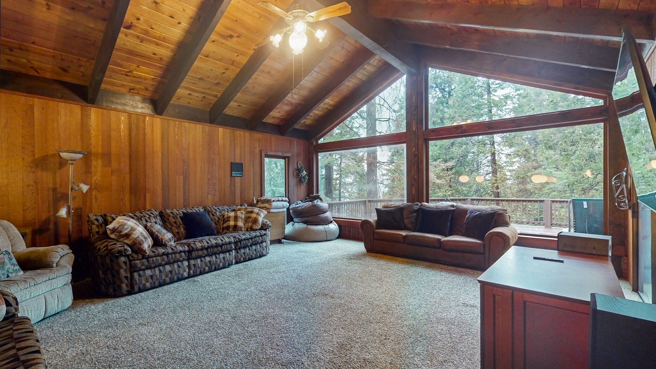 Photo of Livingroom in Shaver Lake